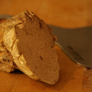 Tartufo Bianco di Alba: ottimo e abbondante a dicembre nel Roero. I Francesi grandi consumatori