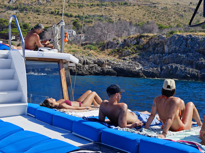 Escursioni in barca da San Vito Lo Capo: Riserva dello Zingaro e aperitivi al tramonto Escursioni in barca da San Vito Lo Capo: Riserva dello Zingaro e aperitivi al tramonto