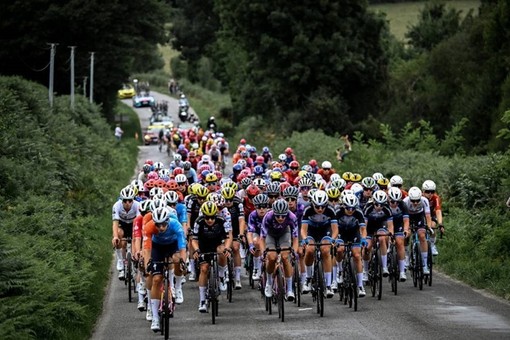 Tour de France Femmes, finale ad alta tensione a Nizza: due tappe per decidere tutto Tour de France Femmes, finale ad alta tensione a Nizza: due tappe per decidere tutto