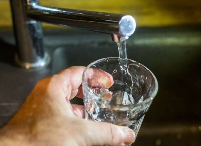 Emergenza siccità sulla Costa Azzurra: acqua sempre più cara, scattano le tariffe anti-spreco Emergenza siccità sulla Costa Azzurra: acqua sempre più cara, scattano le tariffe anti-spreco