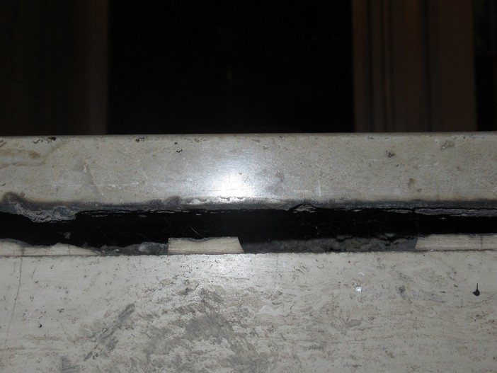 Rue de France, la fessura che si sarebbe aperta a causa della voragine Rue de France, la fessura che si sarebbe aperta a causa della voragine