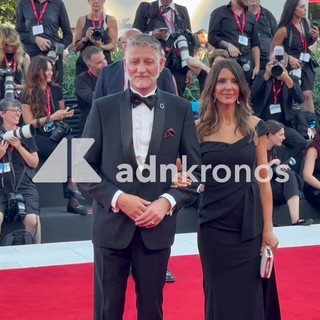 Venezia 83, il ministro Giuli sul red carpet con i colori della Palestina Venezia 83, il ministro Giuli sul red carpet con i colori della Palestina
