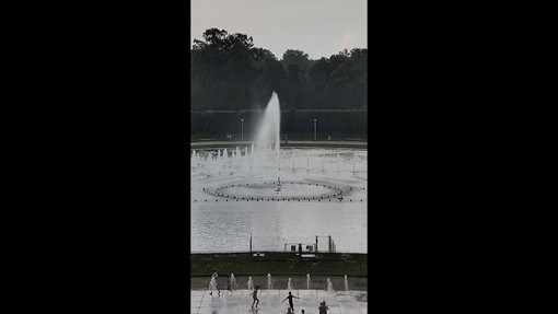 Fulmine colpisce una fontana in Polonia e... la manda ko