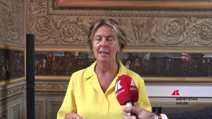 Salute: Lorenzin (Health &amp; Science), 'una legge che protegga i minori da web, ai e social'