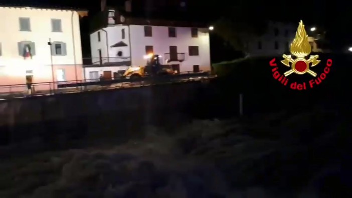 Maltempo a Bergamo, campeggio evacuato per rischio frane ed esondazione