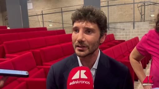 Sanremo, Stefano De Martino: "Al lavoro sul mio festival, ascolto le canzoni in tre modi" Sanremo, Stefano De Martino: "Al lavoro sul mio festival, ascolto le canzoni in tre modi"