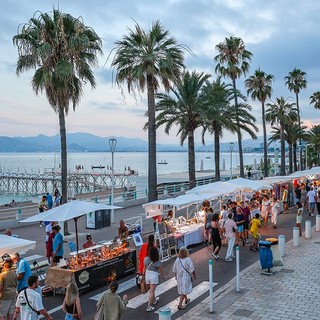 Mercato notturno a Cannes