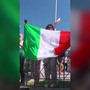Bagno di folla per Meloni al raduno degli alpini