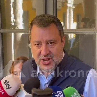 Scontri Milano, Salvini: "Parà pronti con Lince e droni, mi auguro restino per anni"
