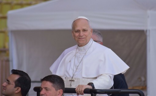 Papa Leone XIV, Stadio Louis II di Monaco.
