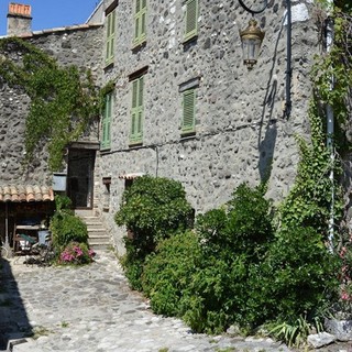 Villeneuve Loubert Village