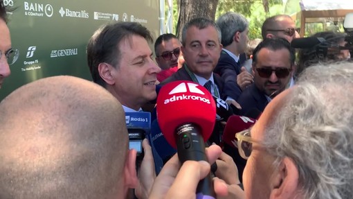 Conte: "Meloni ha trovato stabilità grazie a poteri forti"