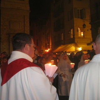 Con la cornice suggestiva della Vecchia Nizza si rinnova l'appuntamento con Le “Chemin de Croix”