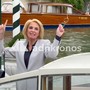 Venezia 83, Fanelli 'invecchiata' e con una parrucca sbarca al Lido Venezia 83, Fanelli 'invecchiata' e con una parrucca sbarca al Lido