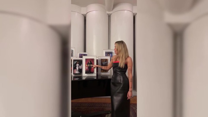 Miley Cyrus diventa una Barbie, la cantante: "Un sogno che si avvera" Miley Cyrus diventa una Barbie, la cantante: "Un sogno che si avvera"