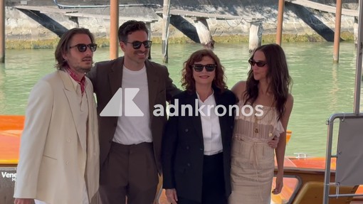 Susan Sarandon, Luca Marinelli e Alicia Vikander a Venezia 83: l'arrivo al Lido per 'The Echo Chamber'