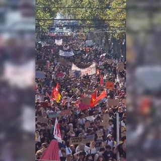 Da Marsiglia a Parigi, la marea di studenti in piazza in tutta la Francia