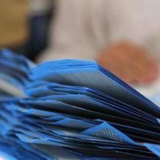 Sondaggio politico, Fratelli d'Italia e Pd calano