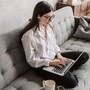 Caro energia e smart working, quanto costa lavorare da casa tra pc e climatizzatore