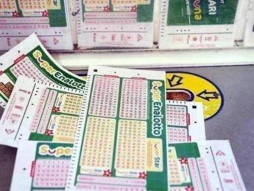 SuperEnalotto, nessun '6' né '5+1': jackpot sale a 197 milioni di euro SuperEnalotto, nessun '6' né '5+1': jackpot sale a 197 milioni di euro