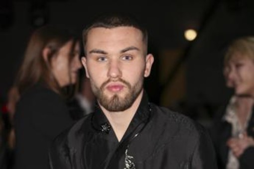 Artem Tkachuk condannato a 1 anno: l'attore di Mare Fuori danneggiò auto con tre amici Artem Tkachuk condannato a 1 anno: l'attore di Mare Fuori danneggiò auto con tre amici