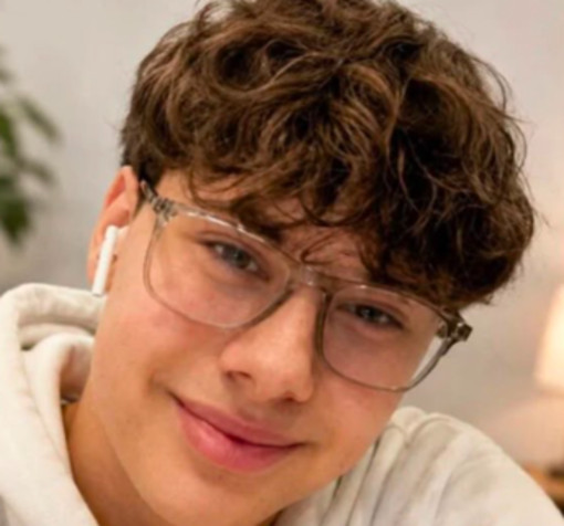 Vicenza, Leonardo Cortese muore in piscina a 19 anni: ipotesi sfida di apnea con l'amico Vicenza, Leonardo Cortese muore in piscina a 19 anni: ipotesi sfida di apnea con l'amico