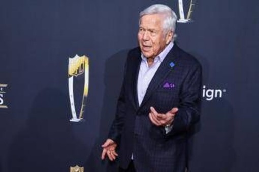 Caso Ed Sheeran, Robert Kraft: "Mi ha chiesto di donare 2 milioni di dollari per aiuti a Gaza"