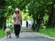 Obbligo di lavare la pipì del cane in strada, Bassetti: "Dal punto di vista scientifico non serve a nulla"