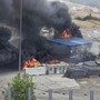 No Tav, assalto al cantiere in Val di Susa: bruciate 2 camionette dei carabinieri. Chiusa autostrada A32