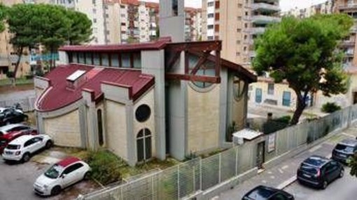 Neonato morto in culla termica Bari, parroco rinviato a giudizio