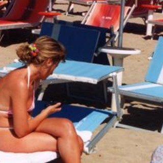 Dagli occhiali al portafogli, ecco gli oggetti più dimenticati dai bagnanti in spiaggia Dagli occhiali al portafogli, ecco gli oggetti più dimenticati dai bagnanti in spiaggia