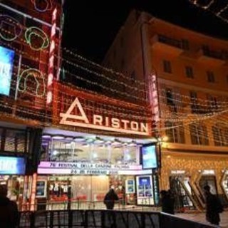 Sanremo, scaletta quarta serata: la lista dei cantanti per duetti e cover Sanremo, scaletta quarta serata: la lista dei cantanti per duetti e cover