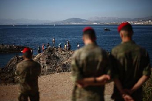 Ceuta, governo in allarme: "Preoccupano appelli social per nuovo ingresso di massa a Ferragosto" Ceuta, governo in allarme: "Preoccupano appelli social per nuovo ingresso di massa a Ferragosto"