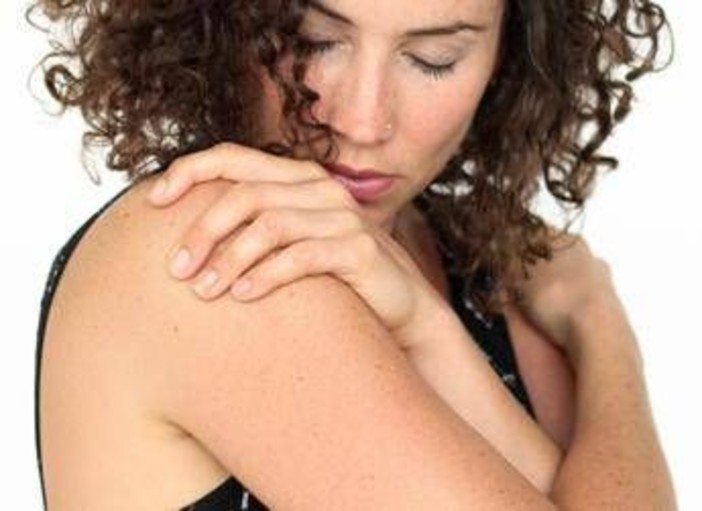 Prurito, da sintomo banale a spia problemi pelle: ﻿tutte le cause e le cure più innovative