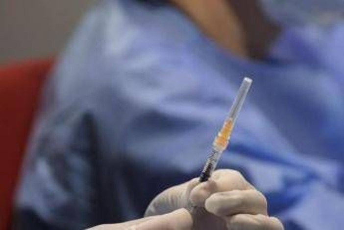 Covid, c'è il nuovo vaccino aggiornato: riparte la campagna