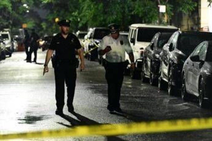 Strage in Usa, uomo armato uccide 8 persone e poi si toglie la vita: tra le vittime 2 bambini Strage in Usa, uomo armato uccide 8 persone e poi si toglie la vita: tra le vittime 2 bambini