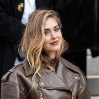 Chiara Ferragni litiga con un hater: "Potete smetterla di giudicare le madri?" Chiara Ferragni litiga con un hater: "Potete smetterla di giudicare le madri?"