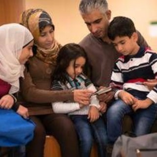 Migranti, Eurispes: "In Italia sono solo il 9% della popolazione ma gli italiani pensano siano molti di più"