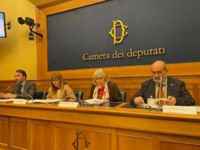 Sanità, neurologo Gasperini: "Intergruppo sclerosi multipla per dare risposte ai pazienti" Sanità, neurologo Gasperini: "Intergruppo sclerosi multipla per dare risposte ai pazienti"