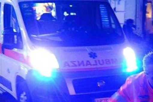 Attraversa carreggiata sulla provinciale, 27enne travolto e ucciso da camion Attraversa carreggiata sulla provinciale, 27enne travolto e ucciso da camion