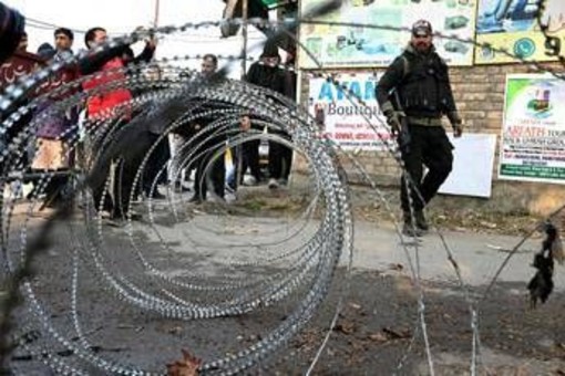 Stazione di polizia salta in aria, esplosi ordigni dopo sequestro: 9 morti in India Stazione di polizia salta in aria, esplosi ordigni dopo sequestro: 9 morti in India