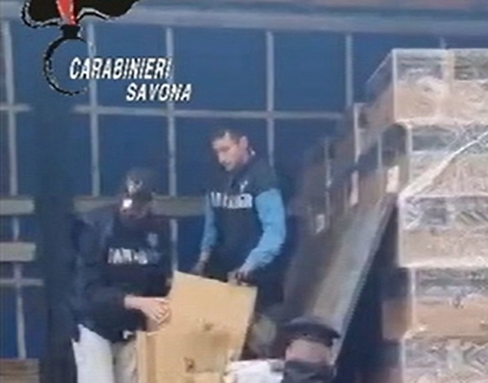 Sequestrati 170 Kg di hashish nel porto di Savona, arrestato camionista Sequestrati 170 Kg di hashish nel porto di Savona, arrestato camionista