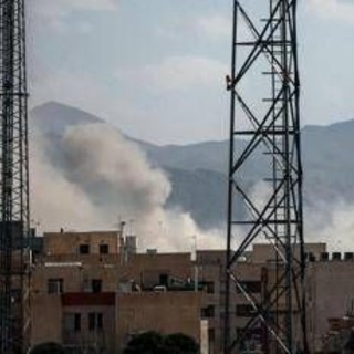 Attacco all'Iran, Khamenei e Pezeshkian obiettivi raid Israele