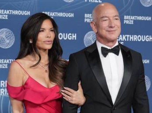 Jeff Bezos e Lauren Sanchez, Venezia si prepara alle nozze da favola tra glamour e contestazioni Jeff Bezos e Lauren Sanchez, Venezia si prepara alle nozze da favola tra glamour e contestazioni