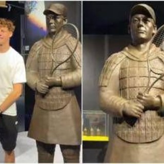 Sinner di... terracotta, Shanghai omaggia Jannik con una statua Sinner di... terracotta, Shanghai omaggia Jannik con una statua