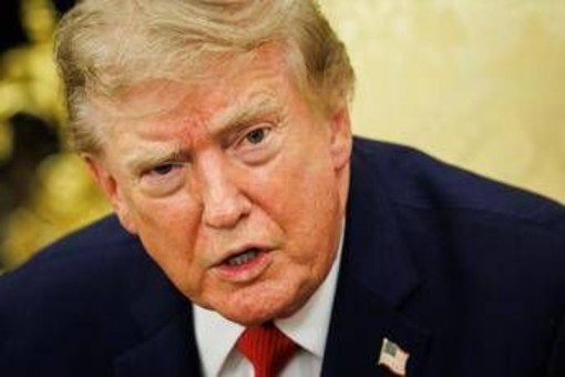 Guerra Usa-Iran, scaduta la tregua. Trump ora minaccia l'Oman: "Se vi mettete in mezzo vi bombarderemo" Guerra Usa-Iran, scaduta la tregua. Trump ora minaccia l'Oman: "Se vi mettete in mezzo vi bombarderemo"