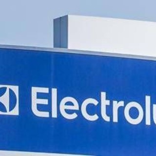 Electrolux, Urso: "Nuovo piano entro ottobre, prossimo tavolo il 29 al Mimit"