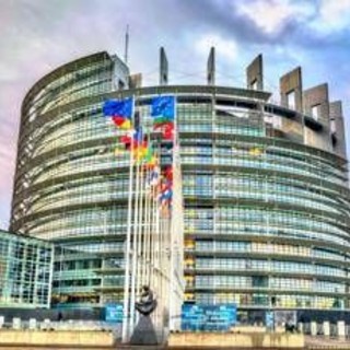 Eurocamera, sì al voto per delega per le deputate incinte o neo-madri Eurocamera, sì al voto per delega per le deputate incinte o neo-madri