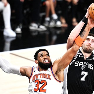 Wemby sbaglia, i Knicks fanno 13 di fila e vanno sul 2-0 alle Finals Nba