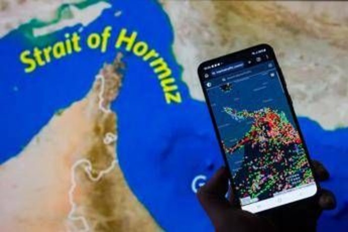 Iran, Nyt: "Teheran non può riaprire Hormuz perché non riesce a localizzare le mine"